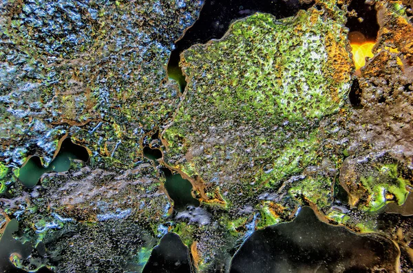 Invierno Trozos Hielo Varias Formas Colores Congelan Vidrio Ventana Por — Foto de Stock