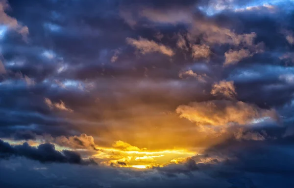 Ciel Différentes Couleurs Avec Fond Nuageux Coucher Soleil Dans Soirée — Photo