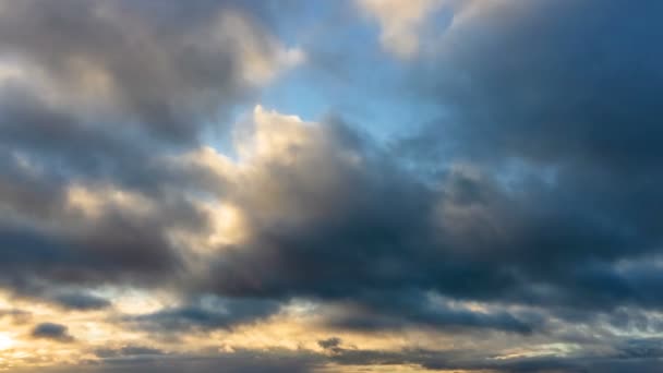 Zeitraffer Dramatischer Abendhimmel Mit Bedrohlichen Wolken Bei Sonnenuntergang Herbst — Stockvideo