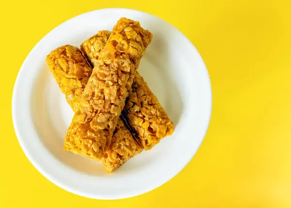 Breakfast Cereal Bars Vitamins Plate Yellow Background Top View — Stock Photo, Image