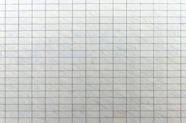 Yenilenmiş eski bir binanın duvarını kaplayan seramik dekoratif fayansların arka planı