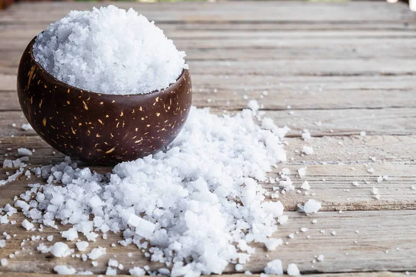 Natürliches Salz Aus Dem Meer Auf Dem Esstisch — Stockfoto