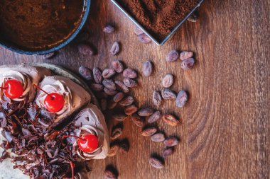 Masada ev yapımı çikolatalı pasta.