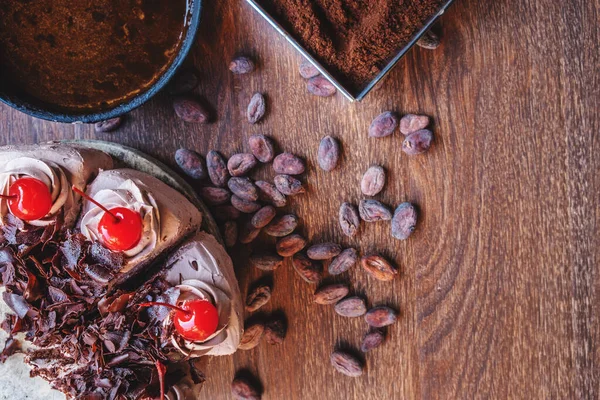 Masada ev yapımı çikolatalı pasta.