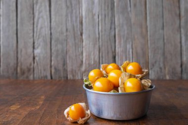 Burun Bektaşi meyvesi Ahşap bir arka planda bir kasede