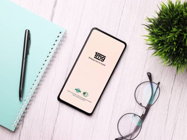 Assam, Hindistan - 29 Kasım 2020: 1 mg telefon ekranı görüntüsü logosu.