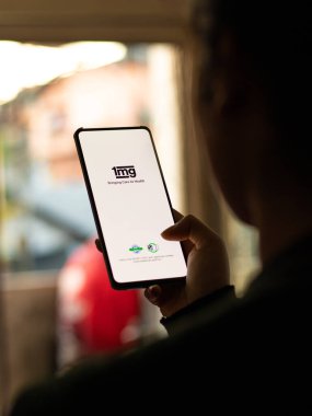 Assam, Hindistan - 29 Kasım 2020: 1 mg telefon ekranı görüntüsü logosu.