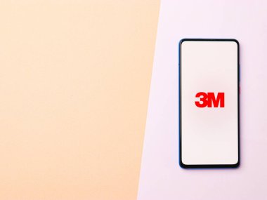 Batı Bangal, Hindistan - 09 Ekim 2021: 3M telefon ekranı görüntüsü logosu.