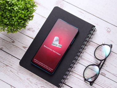 Batı Bangal, Hindistan - 21 Ağustos 2021: 5paisa telefon ekranı görüntüsü logosu.