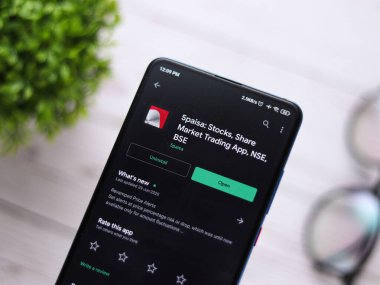 Batı Bangal, Hindistan - 21 Ağustos 2021: 5paisa telefon ekranı görüntüsü logosu.