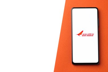 Assam, Hindistan - 20 Aralık 2020: Telefon ekranında Hindistan logosu.