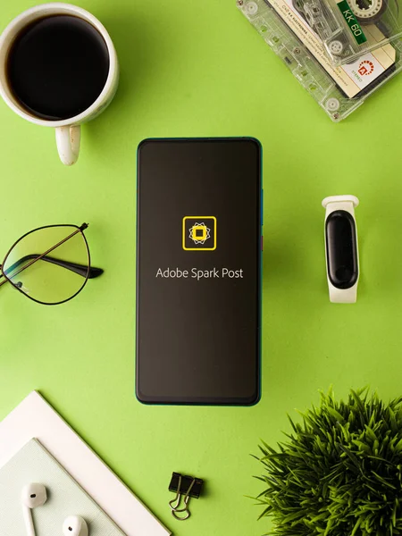 Assam, Hindistan - 20 Mayıs 2020: Grafik tasarımı ve hikaye şablonları için Adobe Spark.