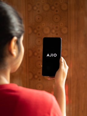 Assam, Hindistan - 9 Temmuz 2020: Ajio çevrimiçi alışveriş uygulaması.