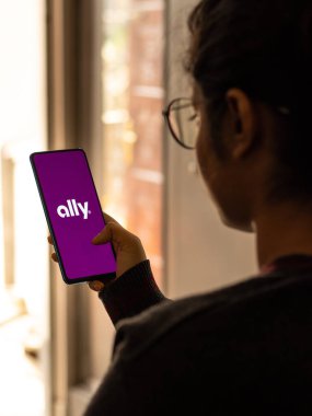 Assam, Hindistan - 19 Şubat 2021: Telefon ekranında Ally logosu.