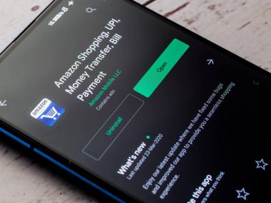Assam, Hindistan - 28 Nisan 2020 Amazon, en büyük online alışveriş sitesi ve uygulama.