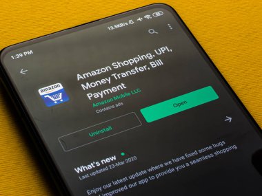 Assam, Hindistan - 28 Nisan 2020 Amazon, en büyük online alışveriş sitesi ve uygulama.