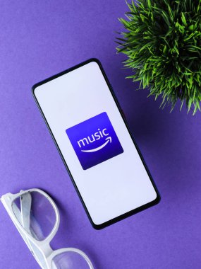 Assam, Hindistan - 28 Temmuz 2020: Amazon müzik çevrimiçi müzik platformu ve mağazası.