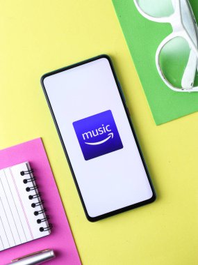 Assam, Hindistan - 28 Temmuz 2020: Amazon müzik çevrimiçi müzik platformu ve mağazası.