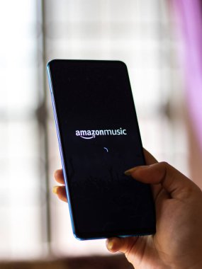 Assam, Hindistan - 28 Temmuz 2020: Amazon müzik çevrimiçi müzik platformu ve mağazası.