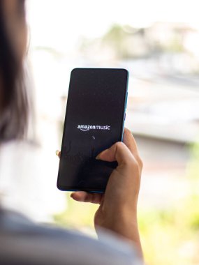 Assam, Hindistan - 28 Temmuz 2020: Amazon müzik çevrimiçi müzik platformu ve mağazası.