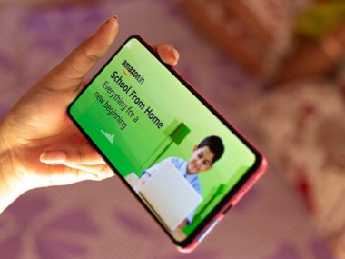 Assam, Hindistan - 13 Haziran 2020: Amazon Okulu Hindistan 'a ev sahipliği yapıyor..