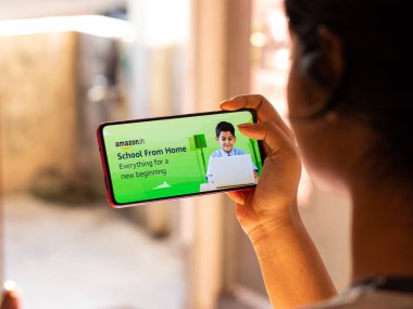 Assam, Hindistan - 13 Haziran 2020: Amazon Okulu Hindistan 'a ev sahipliği yapıyor..