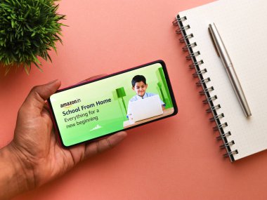 Assam, Hindistan - 13 Haziran 2020: Amazon Okulu Hindistan 'a ev sahipliği yapıyor..