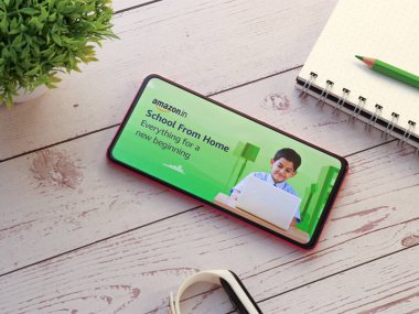 Assam, Hindistan - 13 Haziran 2020: Amazon Okulu Hindistan 'a ev sahipliği yapıyor..