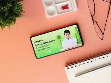 Assam, Hindistan - 13 Haziran 2020: Amazon Okulu Hindistan 'a ev sahipliği yapıyor..