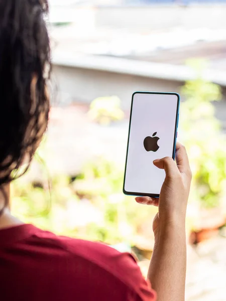 Assam Índia Agosto 2020 Logotipo Apple Imagem Estoque Tela Telefone — Fotografia de Stock