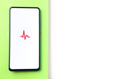 Assam, Hindistan - 30 Mart 2021: Telefon ekranında Apple ECG logosu.