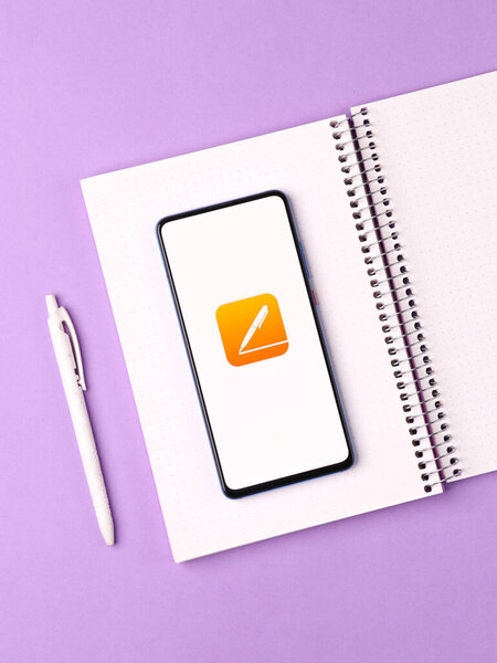 Ассам, Индия - 30 марта 2021 года: логотип Apple Notes на экране телефона.