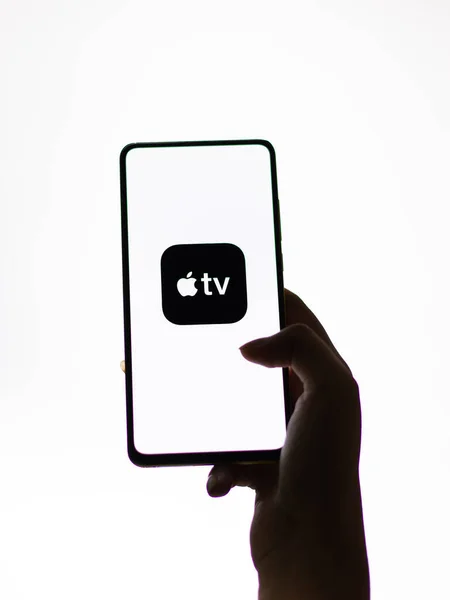 印度阿萨姆 2020年9月24日 苹果电视在手机画面上的标志 — 图库照片