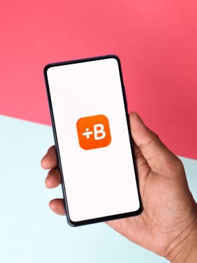 Assam, Hindistan - 30 Mart 2021: Telefon ekranında Babbel logosu.