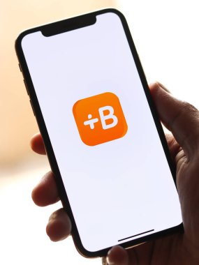 Assam, Hindistan - 30 Mart 2021: Telefon ekranında Babbel logosu.