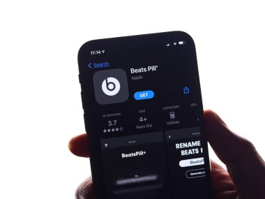 Assam, Hindistan - 30 Mart 2021: Telefon ekranındaki logodan daha iyi.