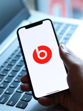 Assam, Hindistan - 30 Mart 2021: Telefon ekranındaki logodan daha iyi.