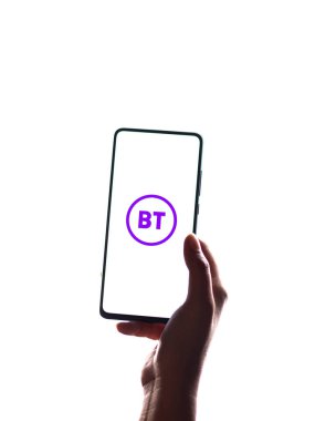 Assam, Hindistan - 18 Mayıs 2021: Telefon ekranı görüntüsünde BT Grubu logosu.