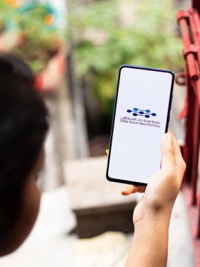 Assam, Hindistan - 18 Mayıs 2021 Dubai Silikon Oasis Authority logosu telefon ekranı görüntüsü.