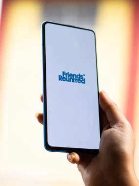 Assam, Hindistan - 18 Mayıs 2021: Telefon ekranı görüntüsünde Arkadaşlar Tekrar Birleşti.