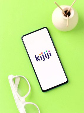 Assam, Hindistan - 18 Mayıs 2021: Telefon ekranında Kijiji logosu.