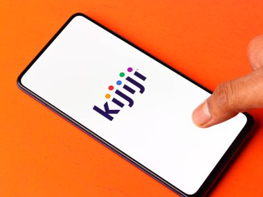 Assam, Hindistan - 18 Mayıs 2021: Telefon ekranında Kijiji logosu.