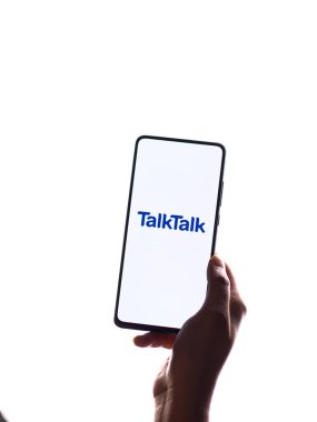 Assam, Hindistan - 18 Mayıs 2021: Telefon ekranı görüntüsünde Talk logosu.