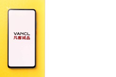 Assam, Hindistan - 18 Mayıs 2021: Telefon ekranında Vancl logosu.