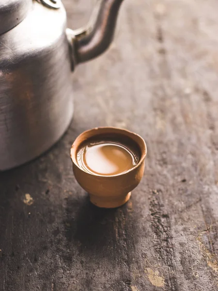 Indian Chai Szklanych Filiżanek Metalowym Czajnikiem Innych Masali Herbaty — Zdjęcie stockowe