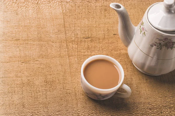 Indischer Chai Glasbechern Mit Wasserkocher Und Anderen Masalas Zur Zubereitung — Stockfoto