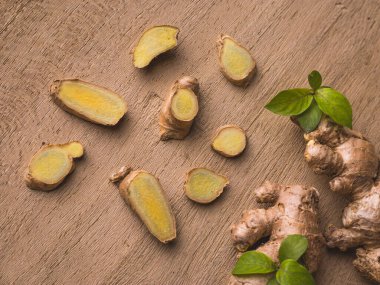 Ginger beyaz arkaplanda görüntüler izole etti.