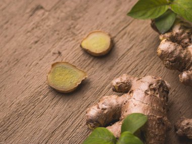 Ginger beyaz arkaplanda görüntüler izole etti.