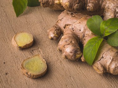 Ginger beyaz arkaplanda görüntüler izole etti.