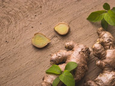 Ginger beyaz arkaplanda görüntüler izole etti.